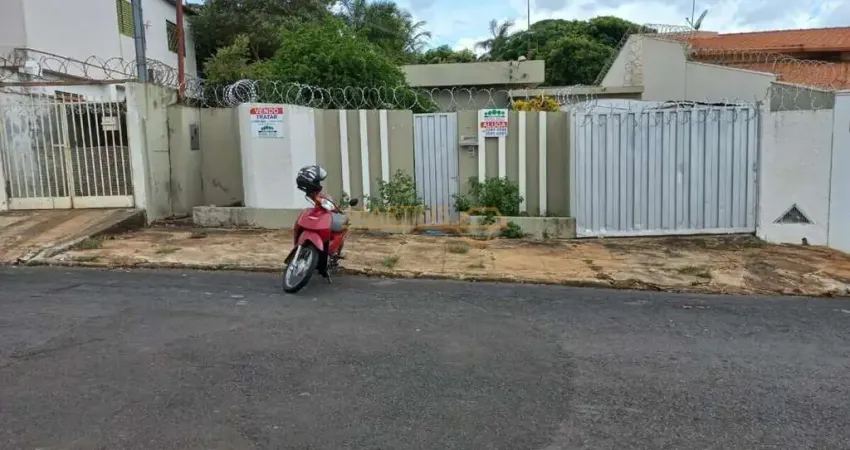 Casa com 3 quartos à venda no Centro, Araguari 