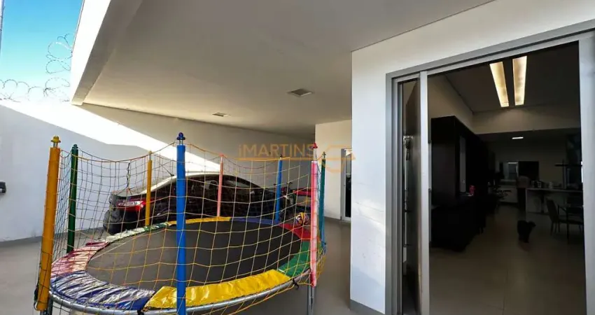 Casa com 3 quartos à venda no Santiago, Araguari 
