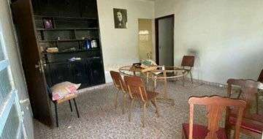 Casa com 4 quartos à venda no Centro, Araguari 