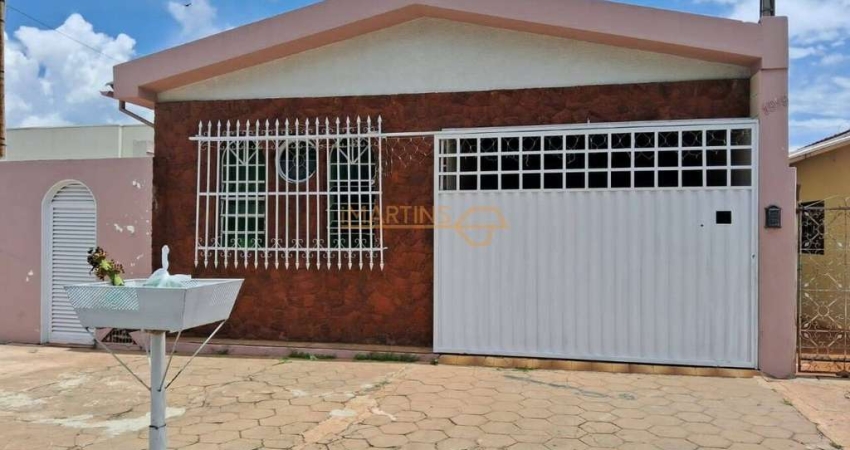 Casa com 3 quartos à venda na Praça Gaioso Neves, Centro, Araguari