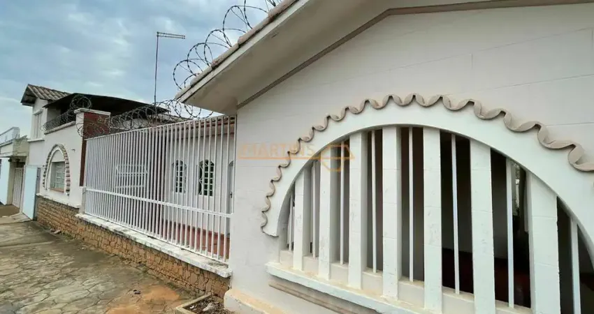 Casa com 3 quartos à venda no Centro, Araguari 