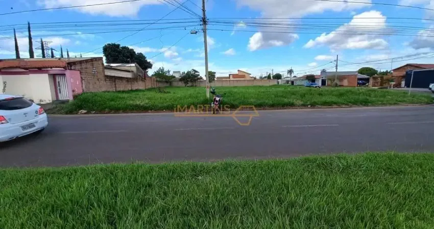 Terreno à venda na Praça Gaioso Neves, Brasília, Araguari