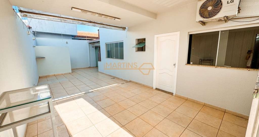Casa com 3 quartos à venda no Centro, Araguari 