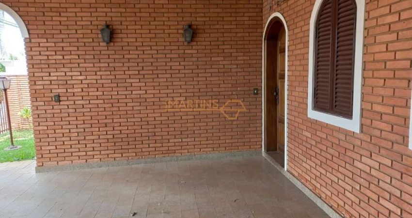 Casa com 4 quartos à venda no Jardim Regina, Araguari 
