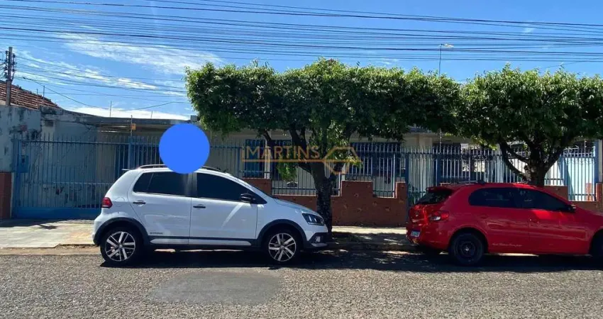 Casa com 3 quartos à venda no Centro, Araguari 