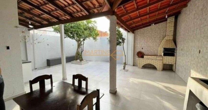 Casa à venda no bairro Residencial Madri - Araguari/MG