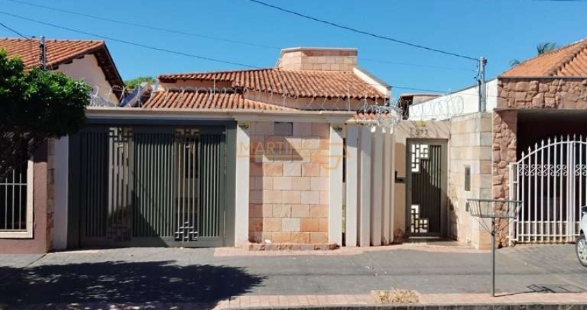 Casa com 3 quartos à venda na Rua Antônio Lemos da Silva, Centro, Araguari