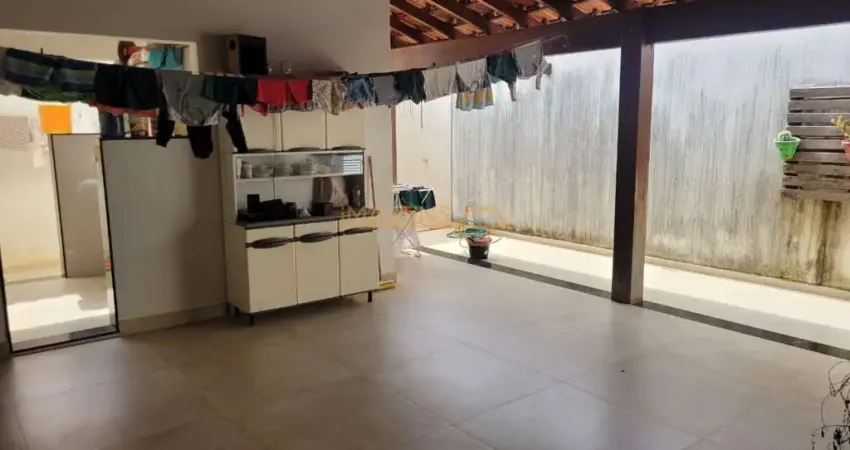 Casa à venda no bairro Jardim Interlagos II - Araguari/MG