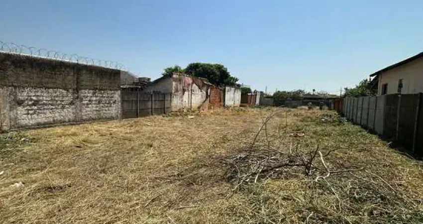 Terreno à venda no Centro, Araguari 