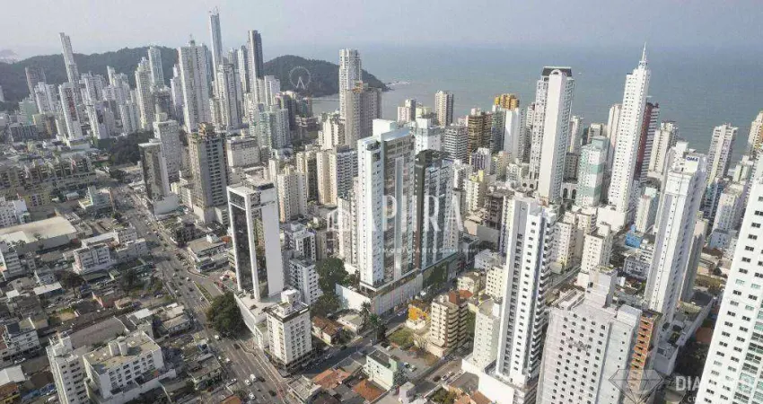 Impecável! 3 suítes, 28º andar, mobiliado, vista mar e montanhas, diamond crystal tower