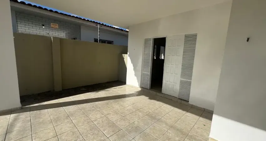 VENDO EXCELENTE CASA NO BAIRRO DOS ESTADOS JOÃO PESSOA PB