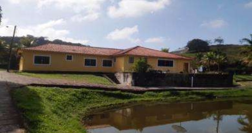 Sítio para Venda em Cachoeiras de Macacu, Japuíba, 3 dormitórios, 1 suíte, 1 banheiro, 1 vaga