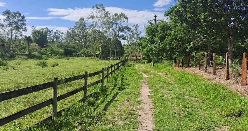 Sítio para Venda em Silva Jardim, Mato Alto, 2 dormitórios, 1 banheiro