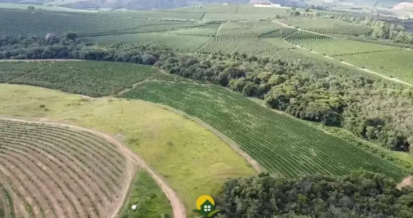 Fazenda para Venda em Guapé, José Candido, 2 dormitórios, 1 banheiro, 1 vaga