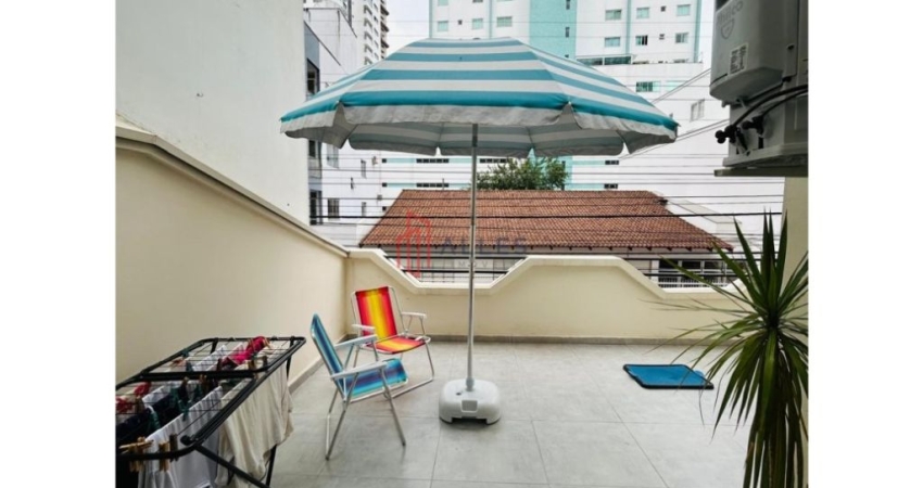 ALUGA-SE ANUAL APARTAMENTO MOBILADO NO CENTRO DE BALNEÁRIO CAMBORIÚ/SC