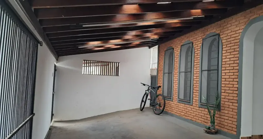 Excelente casa pronta para morar, segura e confortável, bem localizada.