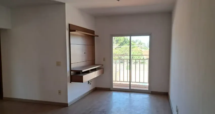 Lindo apartamento no segundo andar, voltado para a frente do condomínio e área de lazer.