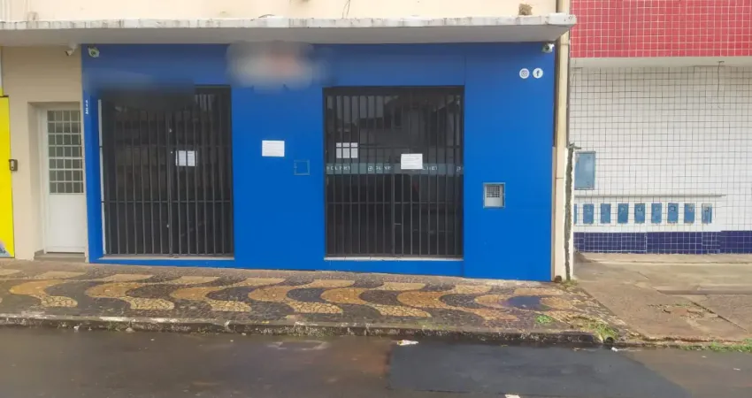 Sobrado na duque de caxias, à 150 metros da praça central, 3 imóveis independentes