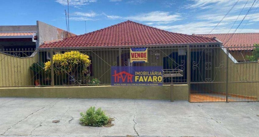 Maria Cecilia, casa contendo três quartos, sala de estar, sala de jantar, cozinha com planejados, área de serviço coberta, quintal com cobertura, gara