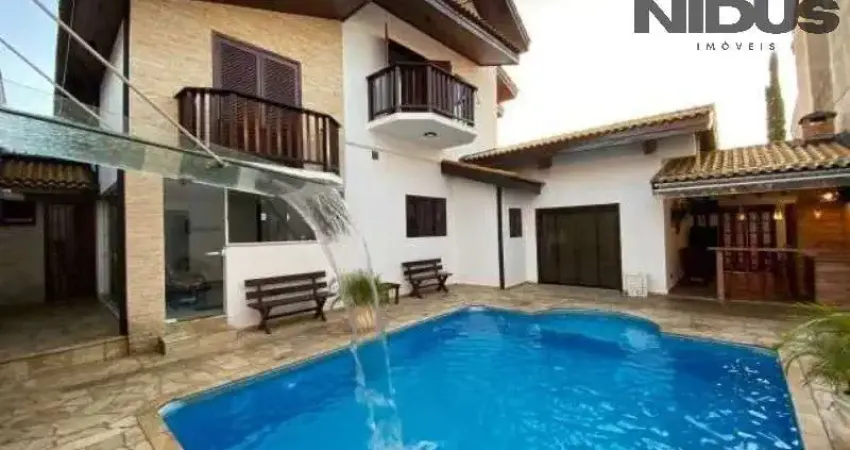 Imperdível oportunidade de adquirir uma casa de alto padrão no Jardim Astro, Sorocaba-SP: 3 quartos, 2 suítes, 3 salas, 4 banheiros, 3 vagas de garagem, 340m² de área.