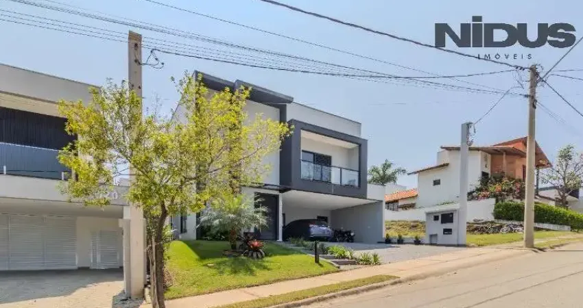 Casa de Alto Padrão à Venda em Condomínio Exclusivo em Votorantim-SP - 3 Quartos, 3 Suítes, 2 Salas, 4 Vagas, 258 m².