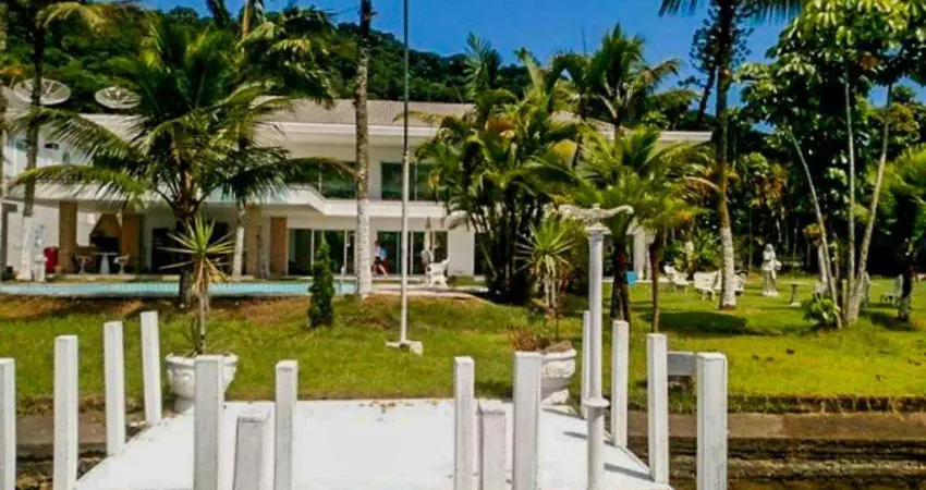 Casa de alto padrão na Marina Guarujá