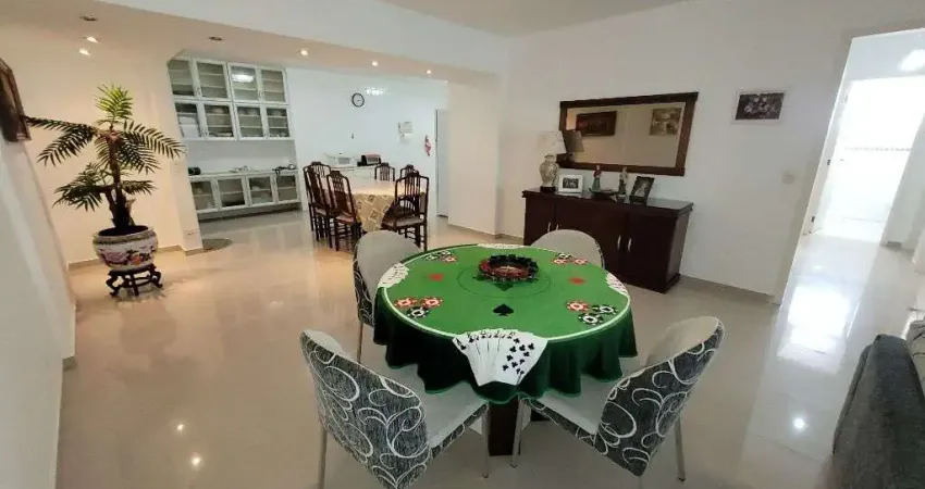 APARTAMENTO AMPLO COM 3DORMITÓRIOS, 1 SUÍTE, PEQUENA VISTA PARA O MAR, 1 VAGA PARA AUTO