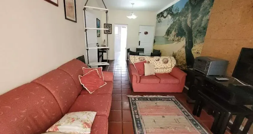 Pitangueiras- uma quadra do mar , localização espetacular , 02 vagas de garagem no prédio.