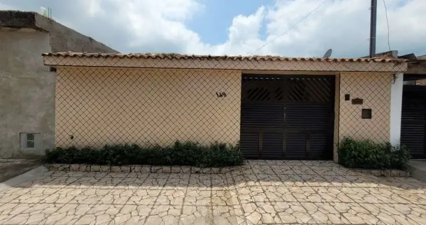 VICENTE DE CARVALHO- CASA  TOTALMENTE REFORMADA , RICA EM ARMÁRIOS , GARAGEM PARA 04 AUTOS.