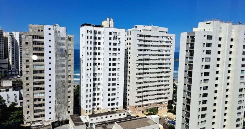 APARTAMENTO AMPLO TOTALMENTE REFORMADO COM 5 SUÍTES COM VISTA PARA O MAR