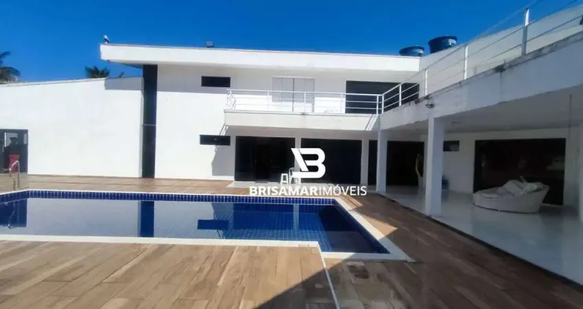 ENSEADA- CASA SOBRADA À UMA QUADRA DA PRAIA , 06 VAGAS DE GARAGEM, LAZER.