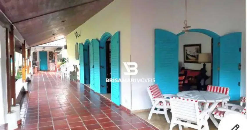 ENSEADA- LOCALIZAÇÃO ESPETACULAR A DUAS QUADRAS DA PRAIA.