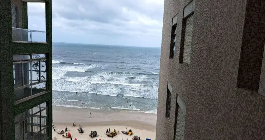 Apartamento frente ao mar, com vista, são 3 dormitórios sendo 1 suíte.