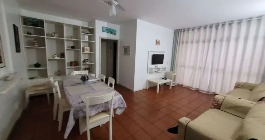 Pitangueiras - uma quadra do mar , localização espetacular , garagem no prédio.