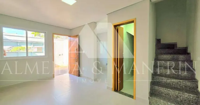 Elegância e conveniência: lindo sobrado com fino acabamento!