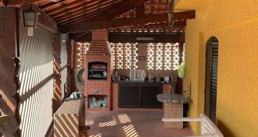 Casa para Venda em São Vicente, Centro, 3 dormitórios, 1 suíte, 3 banheiros, 2 vagas