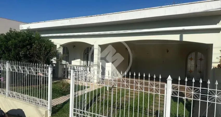 Bela casa tradicional com 3 dormitórios muito bem localizada codigo: 64818