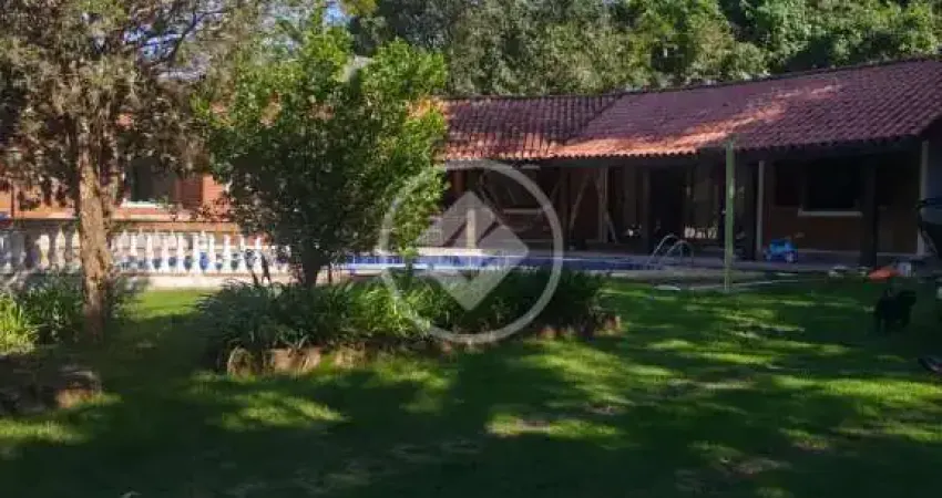 Casa condomínio completa com piscina e 4 suítes codigo: 279085