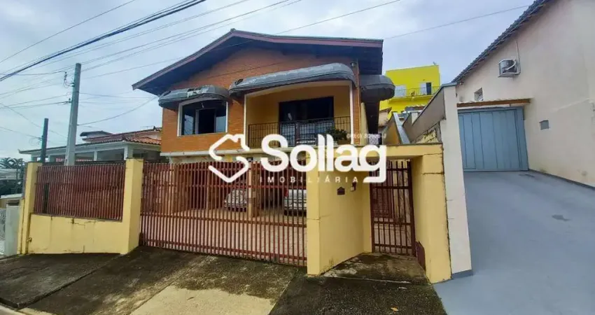 Casa à venda, 3 quartos, 1 suíte, 2 vagas, Centro - Vinhedo/SP