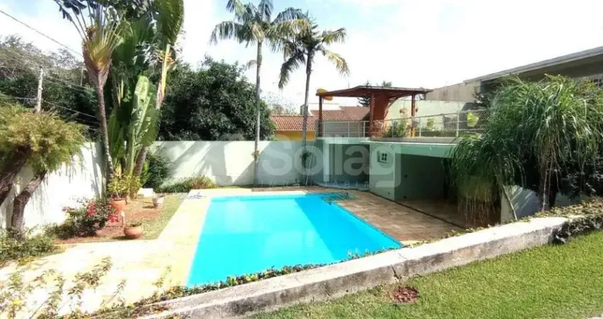 Casa para alugar no condomínio Marambaia em Vinhedo - SP com muito verde, clube, pista de caminhada, portarias com segurança 24 horas,.