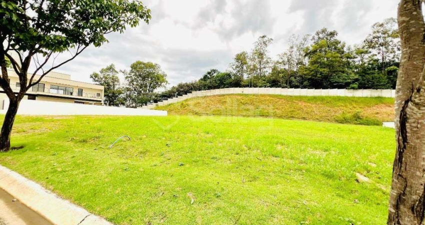 Terreno plano em condomínio fechado na cidade de Vinhedo, interior de São Paulo.