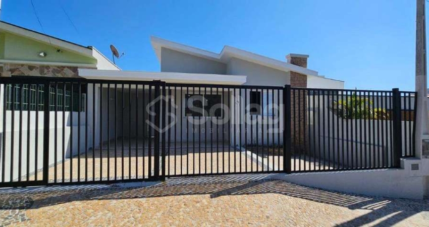 Casa térrea toda reformada em Valinhos - SP com dois dois quartos, banheiro social, amplo quintal em ótima localização.