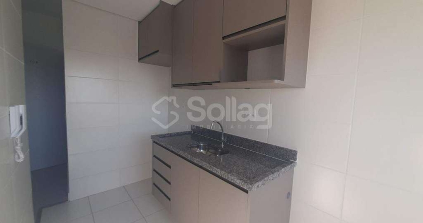 Apartamento para alugar em Vinhedo com 2 quartos sendo 1 suíte no Condomínio Rampazzo.
