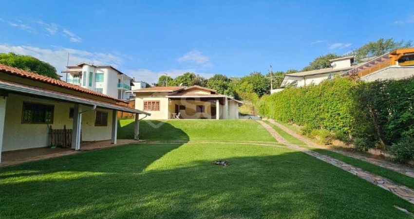 Casa térrea com três quartos sendo duas suítes com área de 170 m² para venda no condomínio Recanto Florido na cidade de Vinhedo - SP