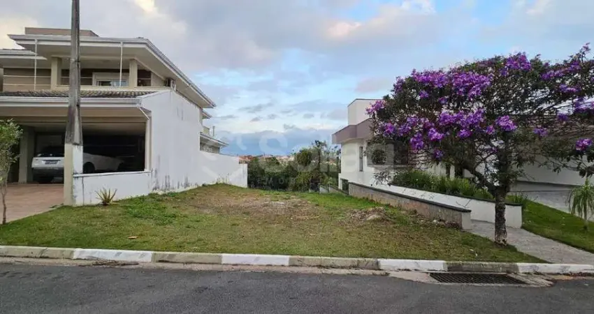 Terreno à Venda com 375,00 m², com leve declive no Condomínio Bosque dos Cambarás no interior de SP, Valinhos