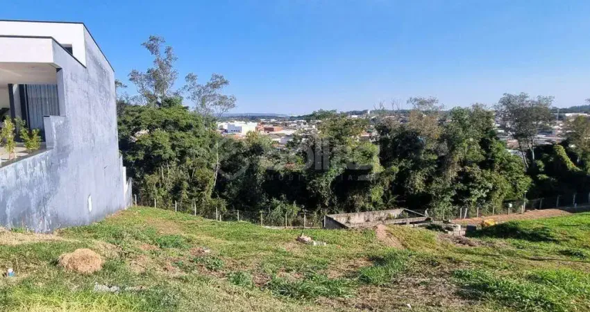 Terreno à venda com 396m em declive , vista livre no Condomínio Reserva dos Jatobás em Louveira.
