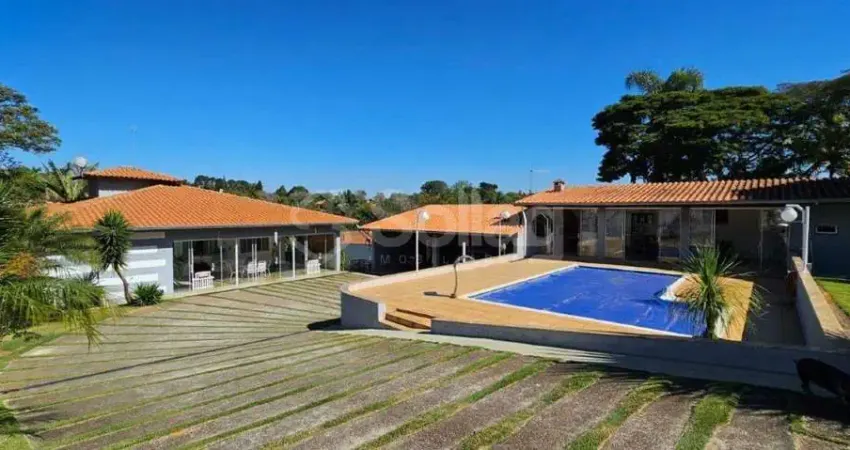 Casa térrea com 200m² de área construída e com 2.000m² de área de terreno 100% aproveitado para comprar com 4 Quartos, Incluindo uma Suíte,
