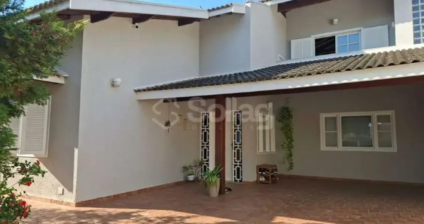 Casa térrea á venda no Jardim Panorama-Bosque, em Vinhedo, interior de São Paulo.