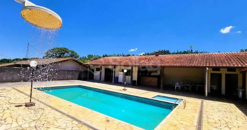 Chácara à venda com edícula no bairro pinheirinho em vinhedo interior de são paulo.