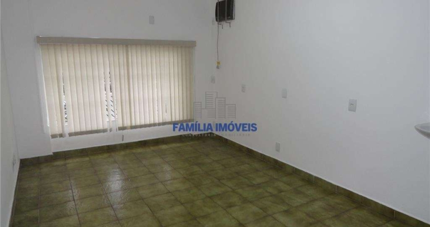 Casa à venda na Rua Goiás, --, Gonzaga, Santos